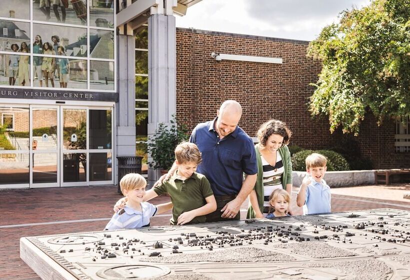 Williamsburg Woodlands Hotel & Suites, An Official Colonial Williamsburg