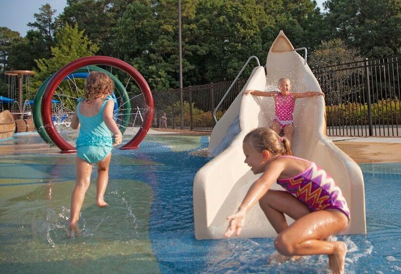 Williamsburg Woodlands Hotel & Suites, An Official Colonial Williamsburg