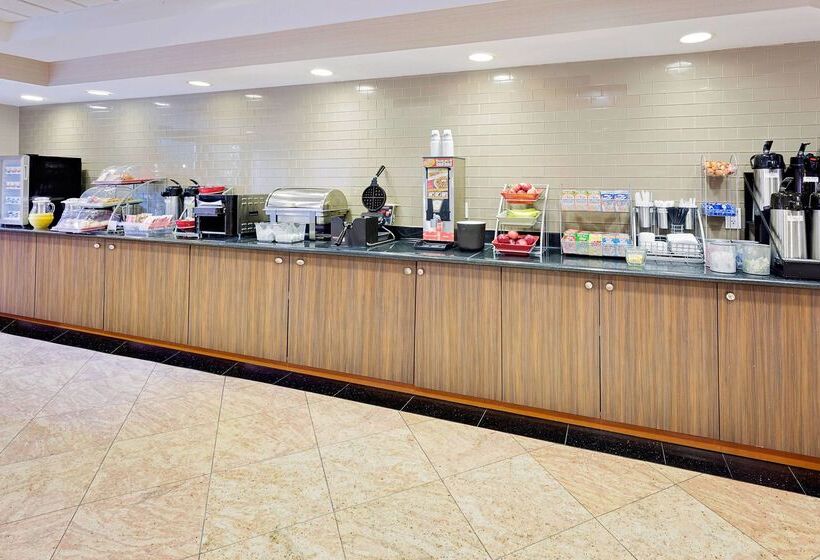 בית מלון כפרי Comfort Inn & Suites Arlington Heights   Schaumburg