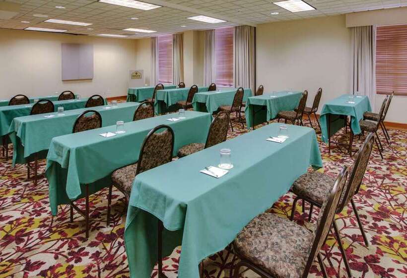 Отель Wingate By Wyndham Dulles International