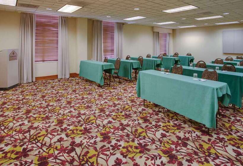 Отель Wingate By Wyndham Dulles International