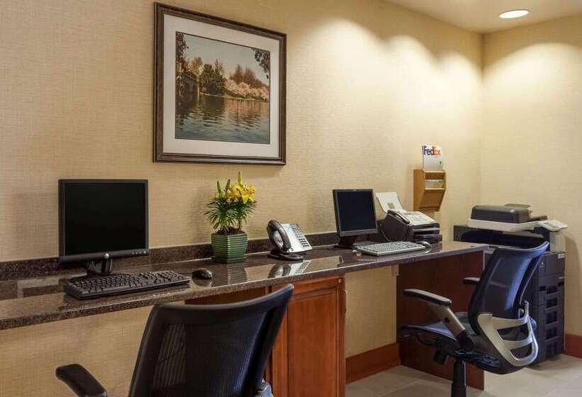 Отель Wingate By Wyndham Dulles International