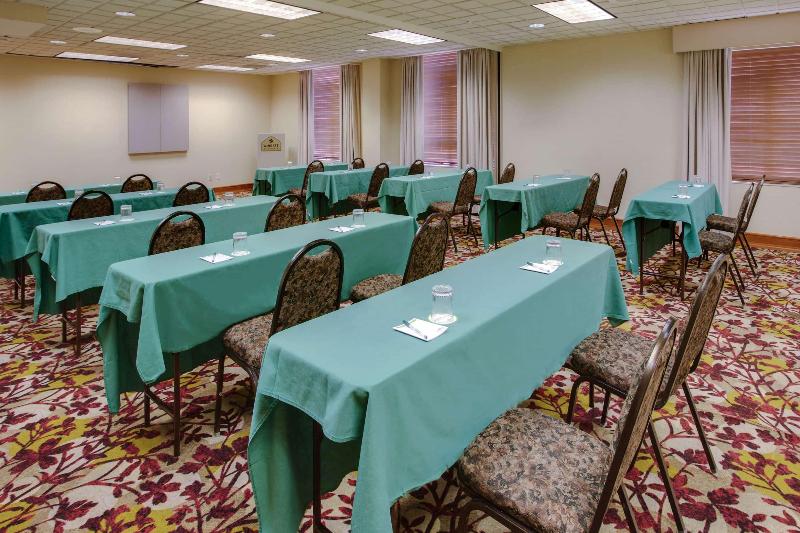 Отель Wingate By Wyndham Dulles International