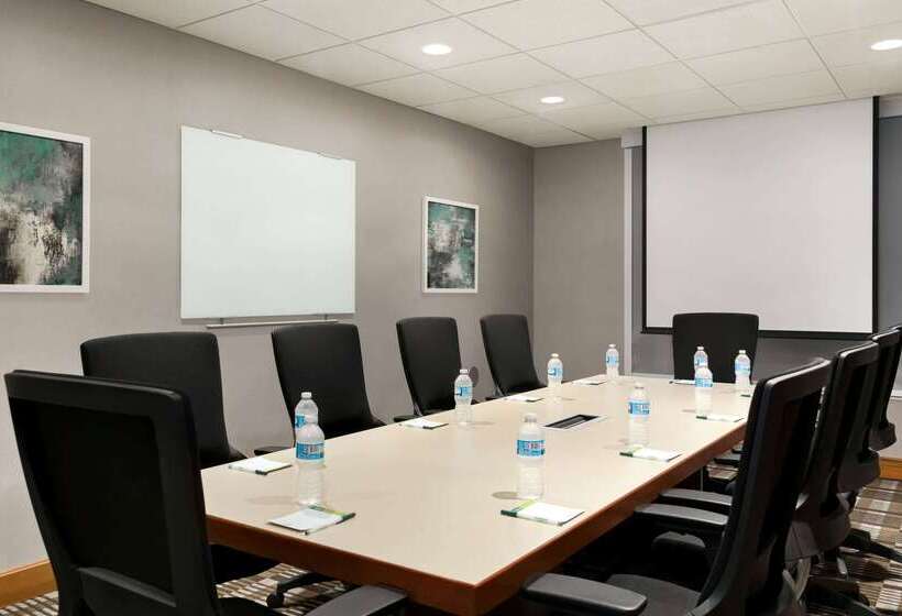 ホテル Wingate By Wyndham Cincinnati Blue Ash