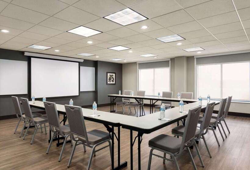 ホテル Wingate By Wyndham Cincinnati Blue Ash