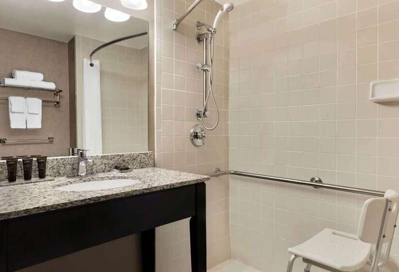 ホテル Wingate By Wyndham Cincinnati Blue Ash