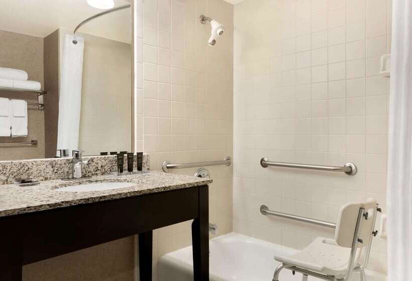 ホテル Wingate By Wyndham Cincinnati Blue Ash