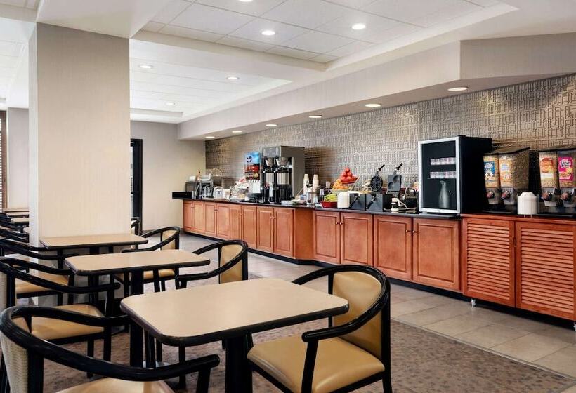 ホテル Wingate By Wyndham Cincinnati Blue Ash