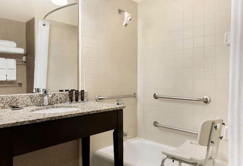 ホテル Wingate By Wyndham Cincinnati Blue Ash