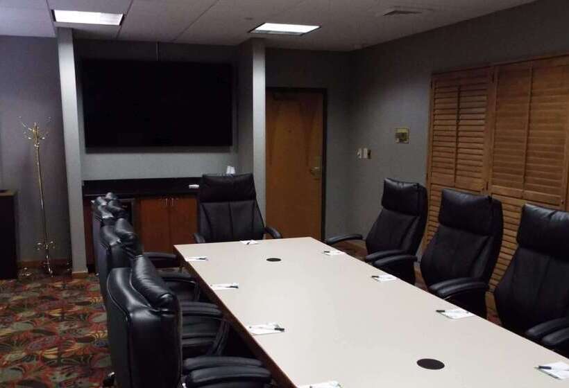 هتل Spark By Hilton Greensboro