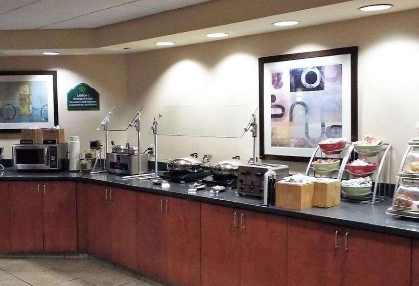 בית מלון כפרי Spark By Hilton Greensboro