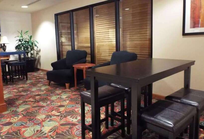 בית מלון כפרי Spark By Hilton Greensboro