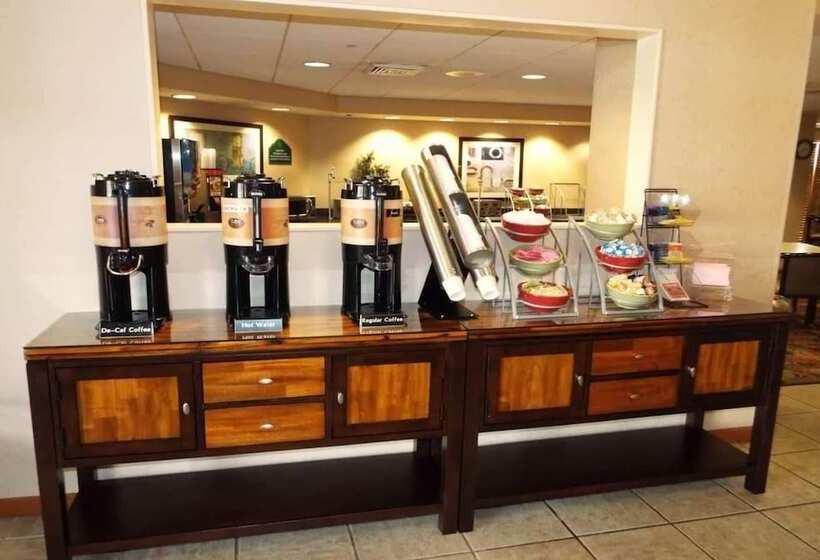 בית מלון כפרי Spark By Hilton Greensboro