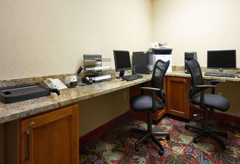 هتل Spark By Hilton Greensboro