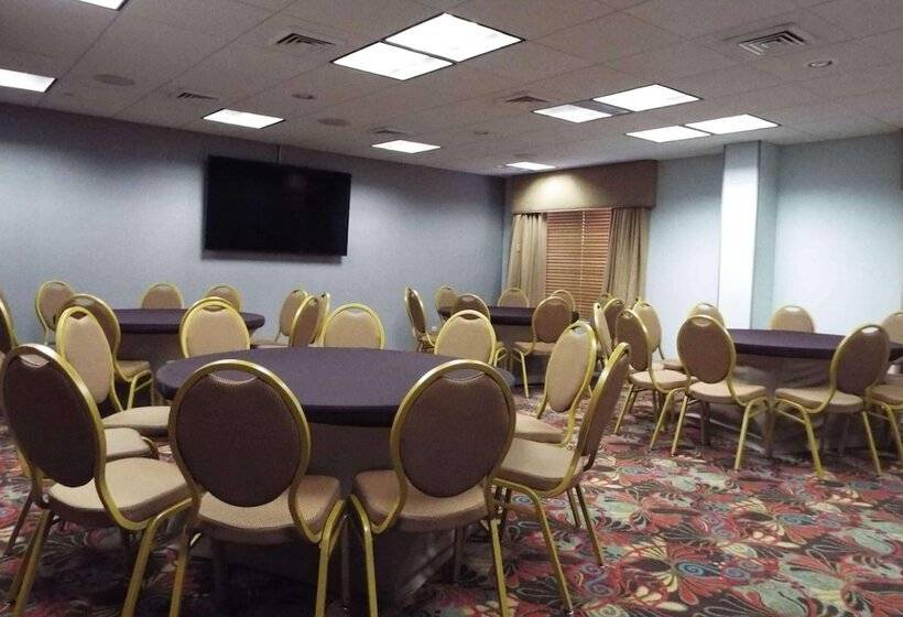 هتل Spark By Hilton Greensboro