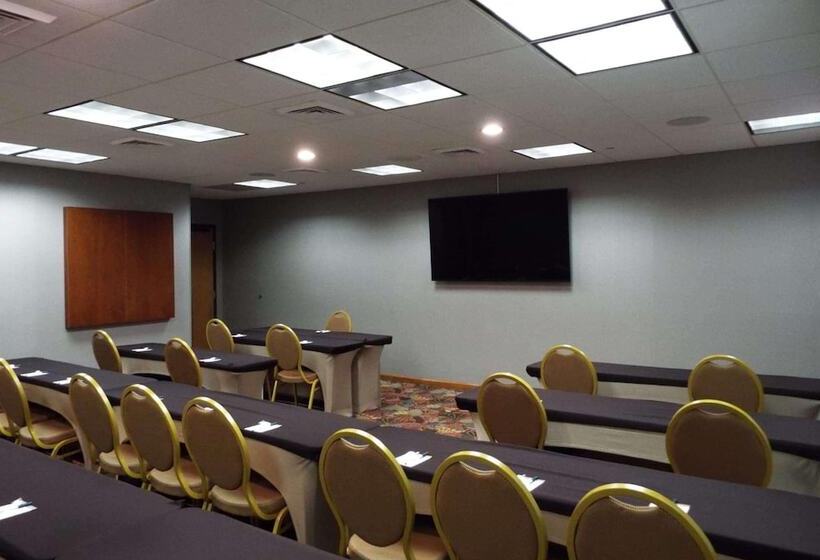 בית מלון כפרי Spark By Hilton Greensboro