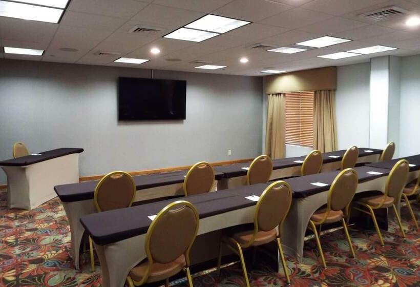 בית מלון כפרי Spark By Hilton Greensboro