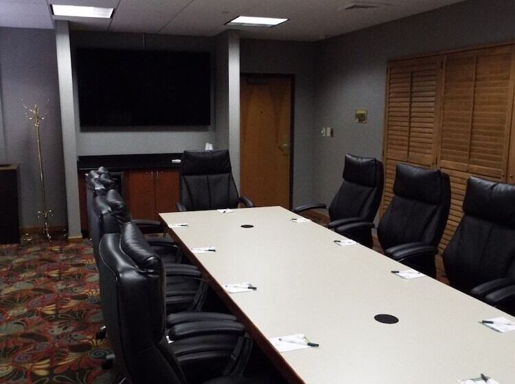 هتل Spark By Hilton Greensboro