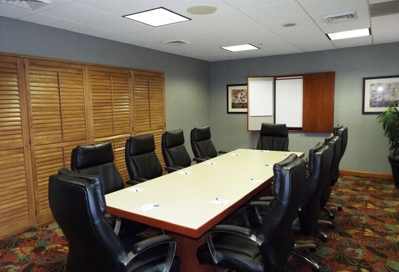 בית מלון כפרי Spark By Hilton Greensboro