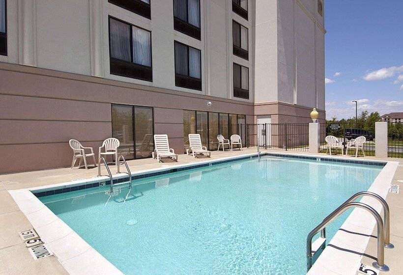 هتل Spark By Hilton Greensboro