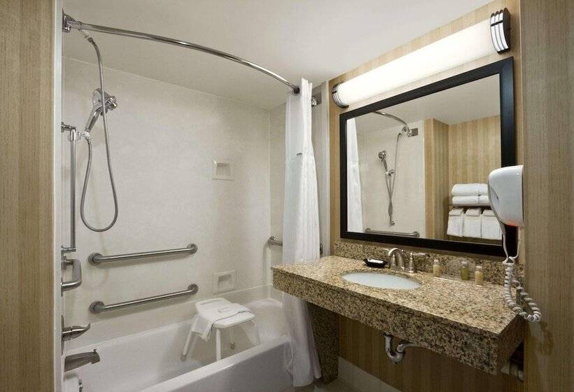 בית מלון כפרי Spark By Hilton Greensboro