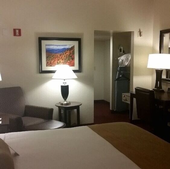 هتل Spark By Hilton Greensboro