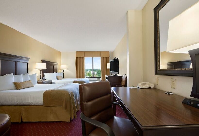 هتل Spark By Hilton Greensboro