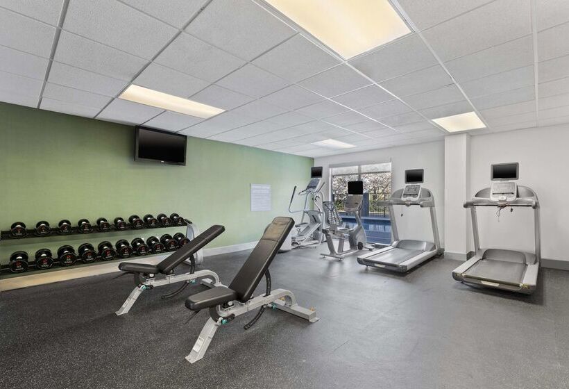 בית מלון כפרי Spark By Hilton Greensboro