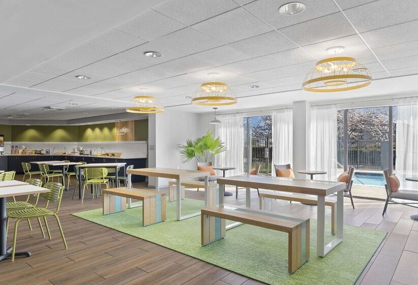 هتل Spark By Hilton Greensboro