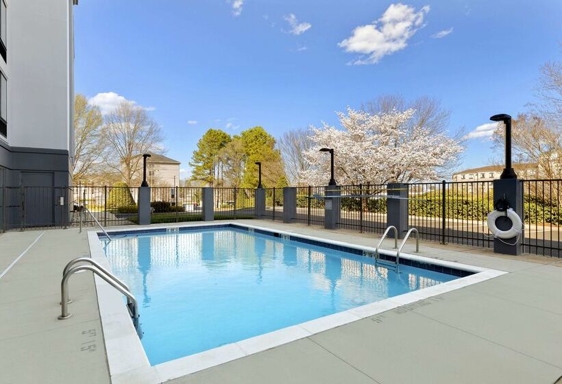 בית מלון כפרי Spark By Hilton Greensboro