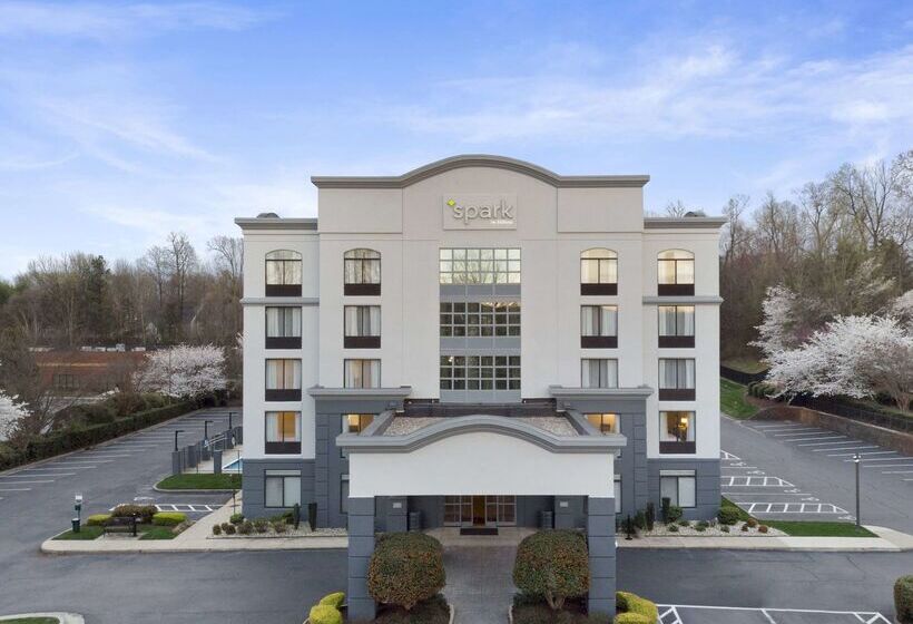 هتل Spark By Hilton Greensboro