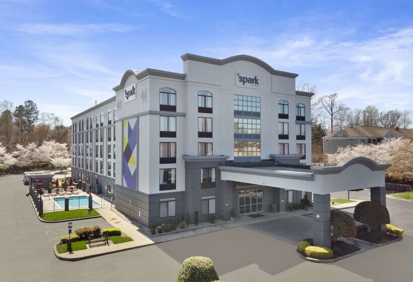 בית מלון כפרי Spark By Hilton Greensboro