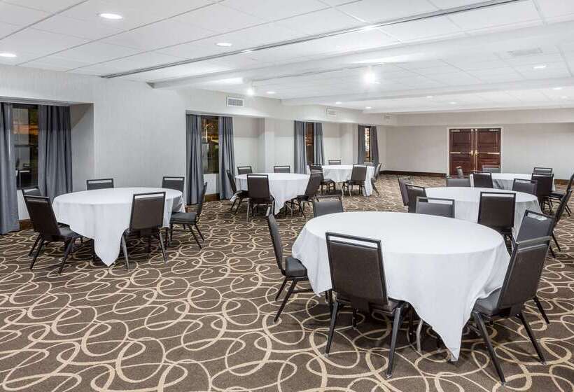 Отель Wingate By Wyndham High Point