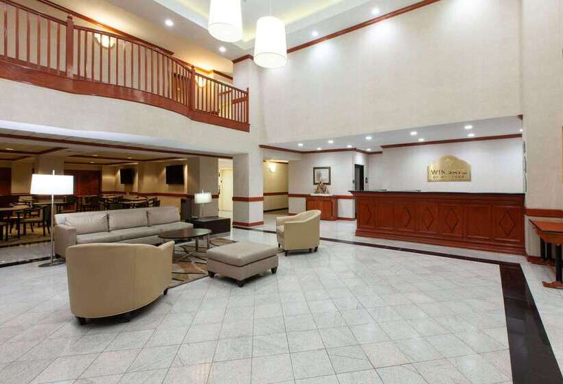 هتل Wingate By Wyndham Houston / Willowbrook