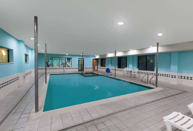 هتل Wingate By Wyndham Houston / Willowbrook