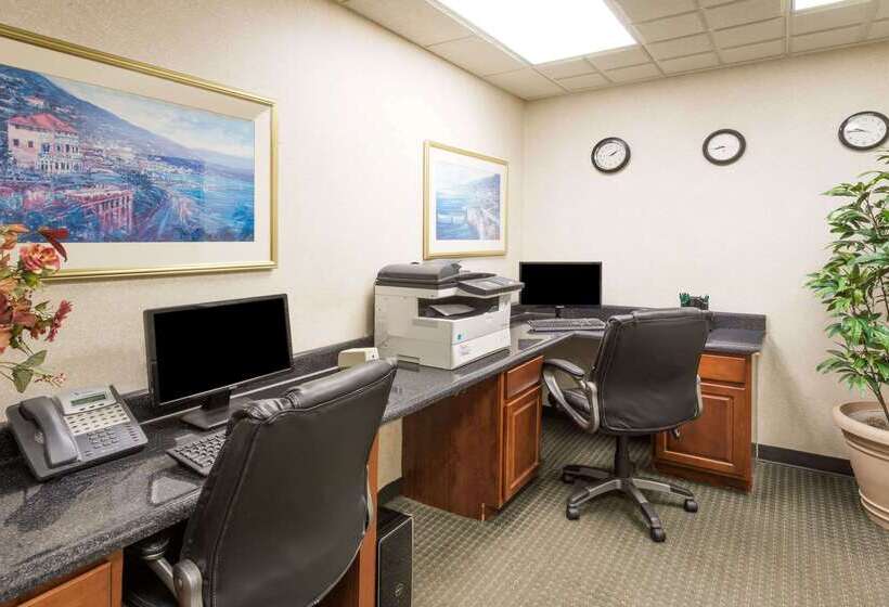 בית מלון כפרי Wingate By Wyndham Airport   Rockville Road