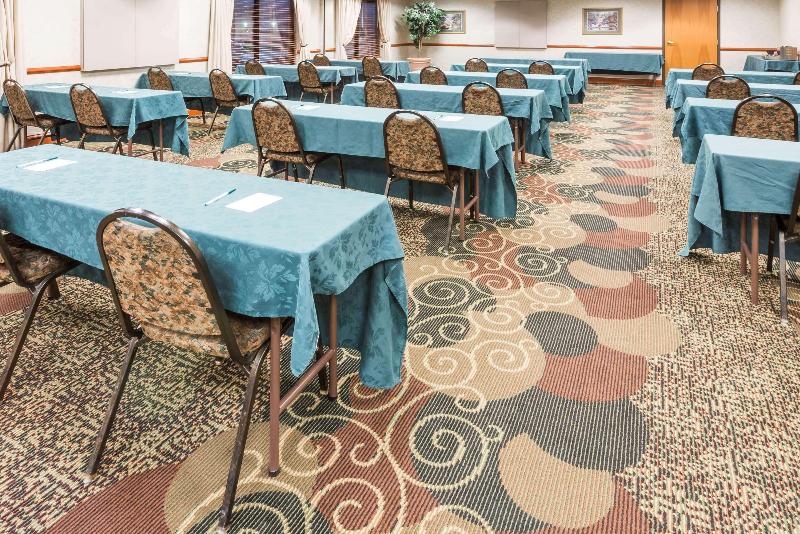 בית מלון כפרי Wingate By Wyndham Airport   Rockville Road