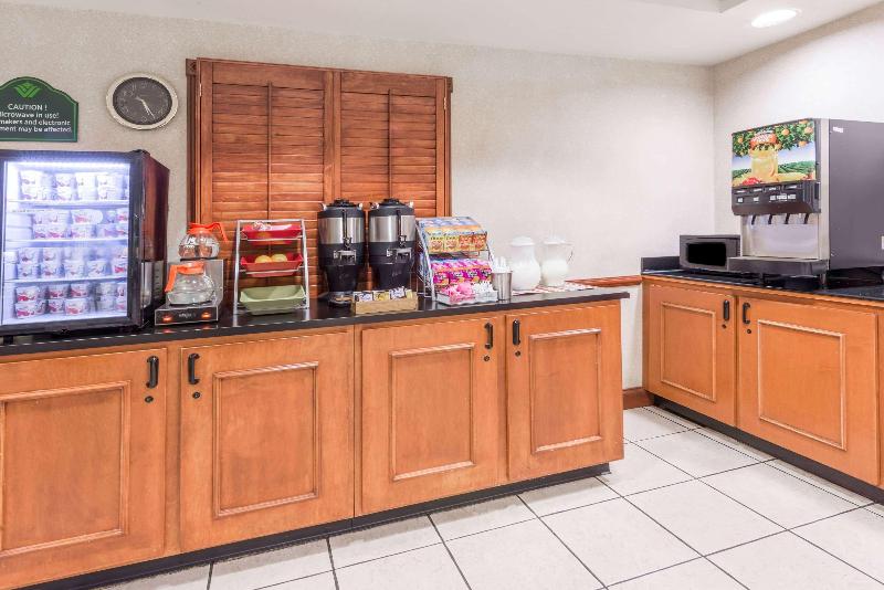 בית מלון כפרי Wingate By Wyndham Airport   Rockville Road