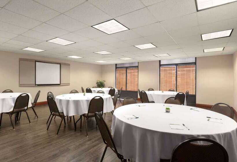 ホテル Wingate By Wyndham Montgomery