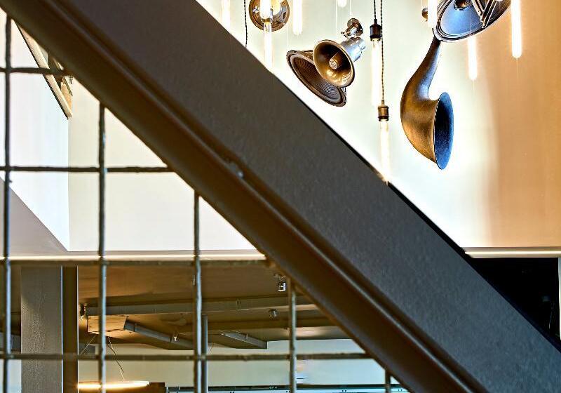 Отель Ziggy Los Angeles