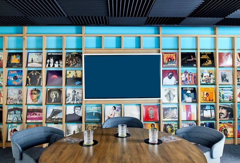 Отель Ziggy Los Angeles