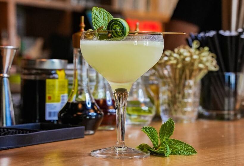 Отель Ziggy Los Angeles