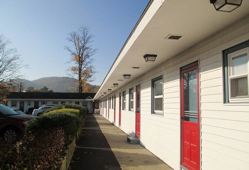 Monument Mountain Motel