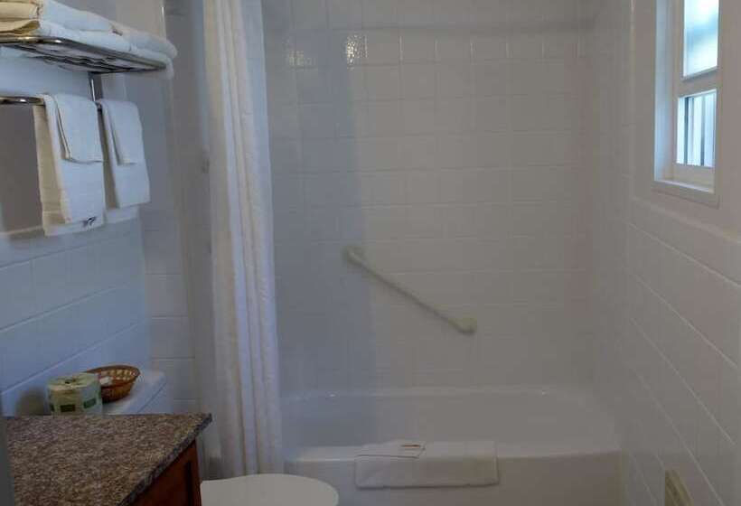 Monument Mountain Motel