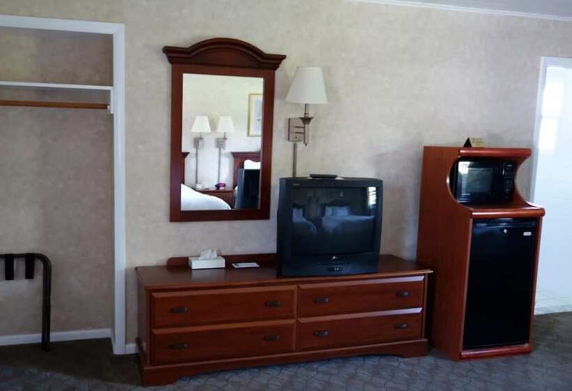 Monument Mountain Motel