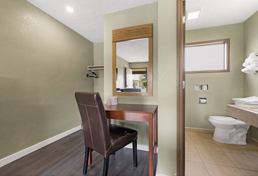 فندق على الطريق Safari Inn  Chico