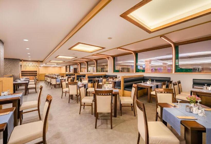 منتجع Pine Beach Belek