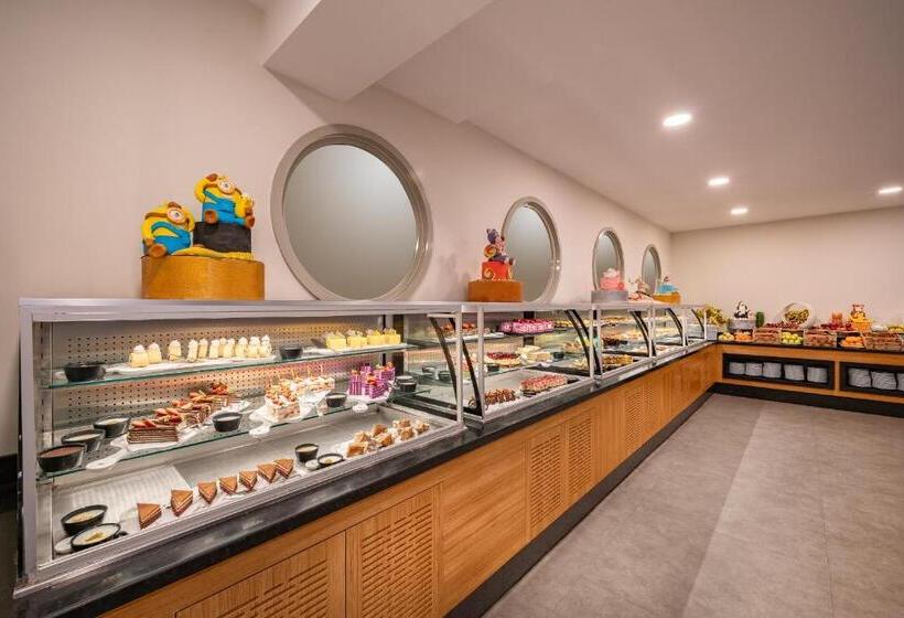 منتجع Pine Beach Belek