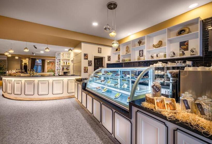 منتجع Pine Beach Belek