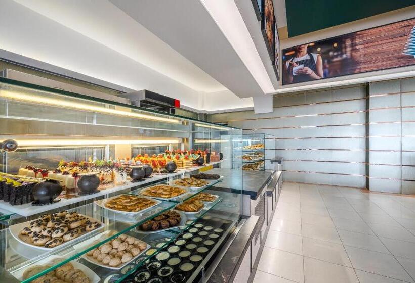 منتجع Pine Beach Belek